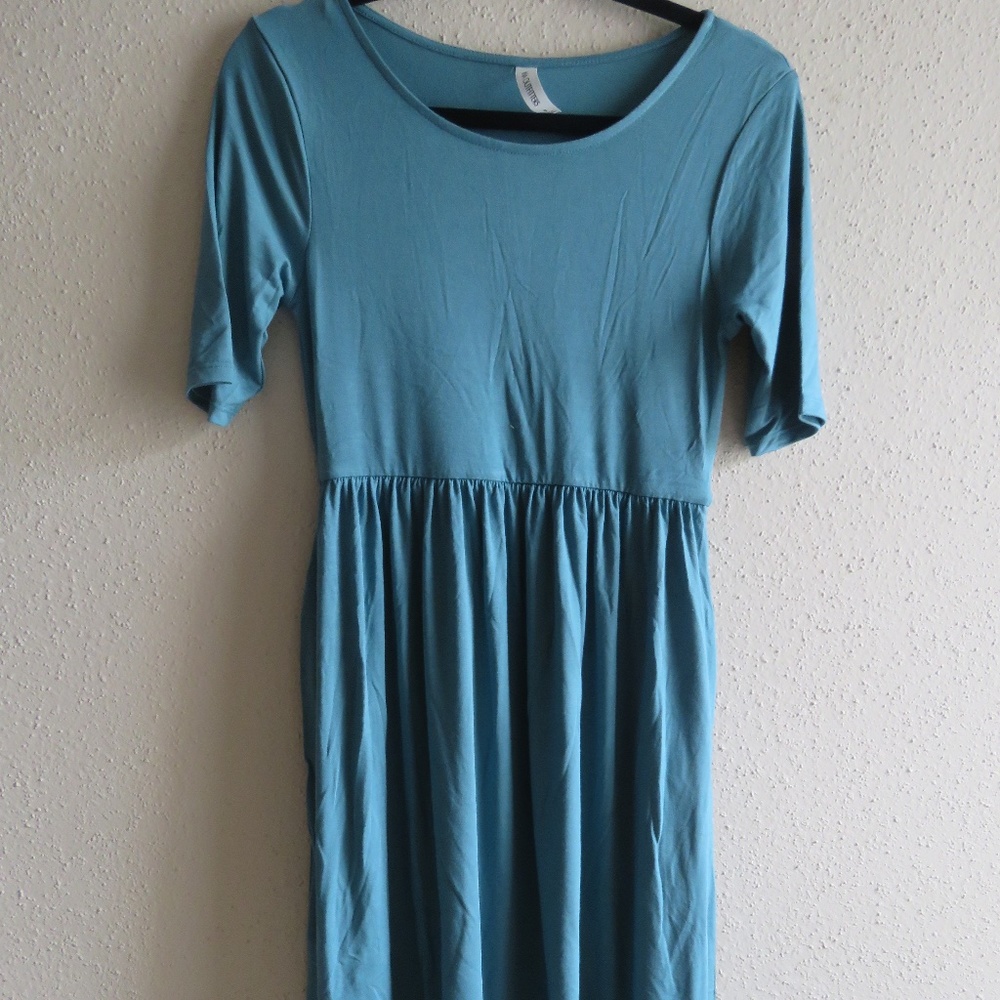 BRAND NEW Zenana Outfitters midi dress